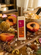 Apricot Whisper · Абрикос і Тютюн — додатковий ракурс: rustic board