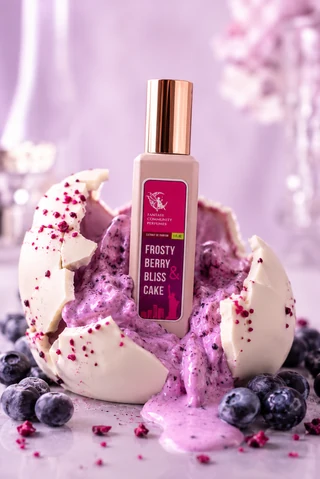 Frosty Berry & Bliss Cake — додатковий ракурс: easter egg